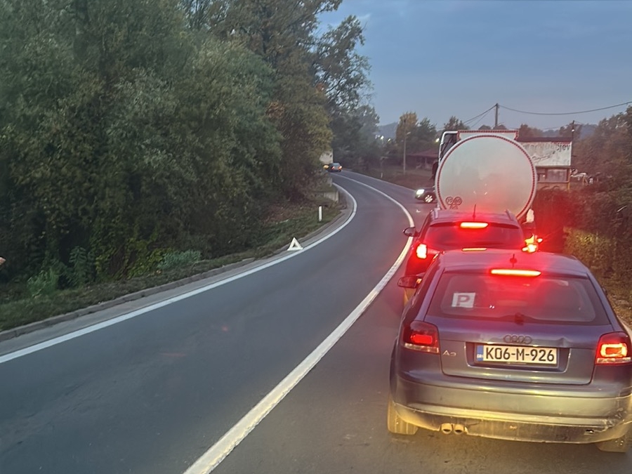 Autobus sletio s ceste kod Tuzle, više osoba povrijeđeno