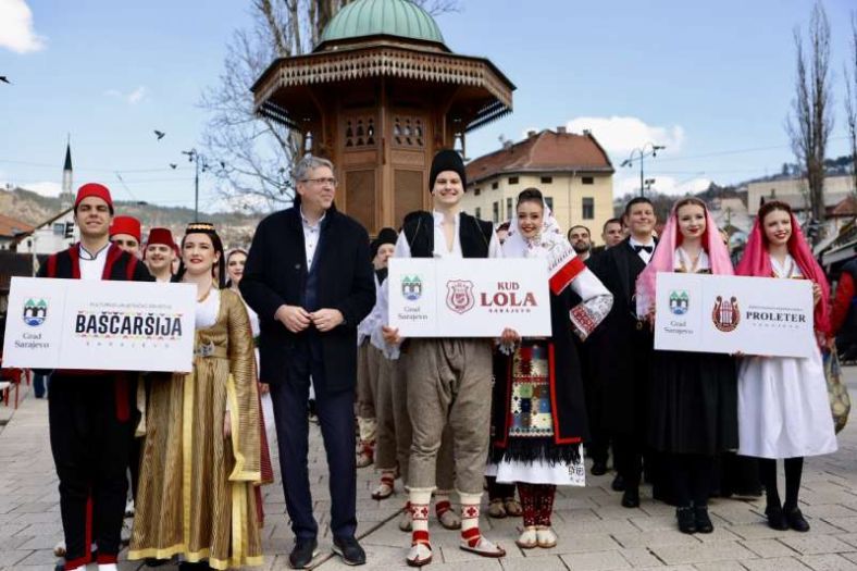 Dan Grada Sarajeva: Svečani defile kulturno-umjetničkih društava povodom 6. aprila