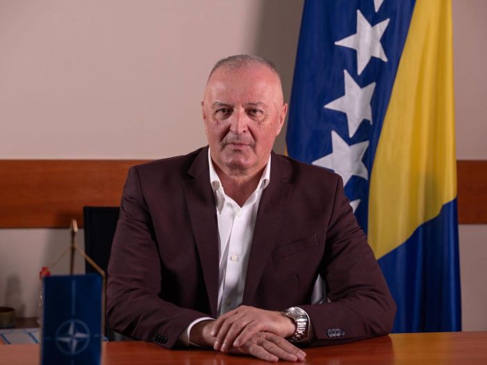Helez studentima: Suočite se genocidom u Srebrenici i opsadom Sarajeva