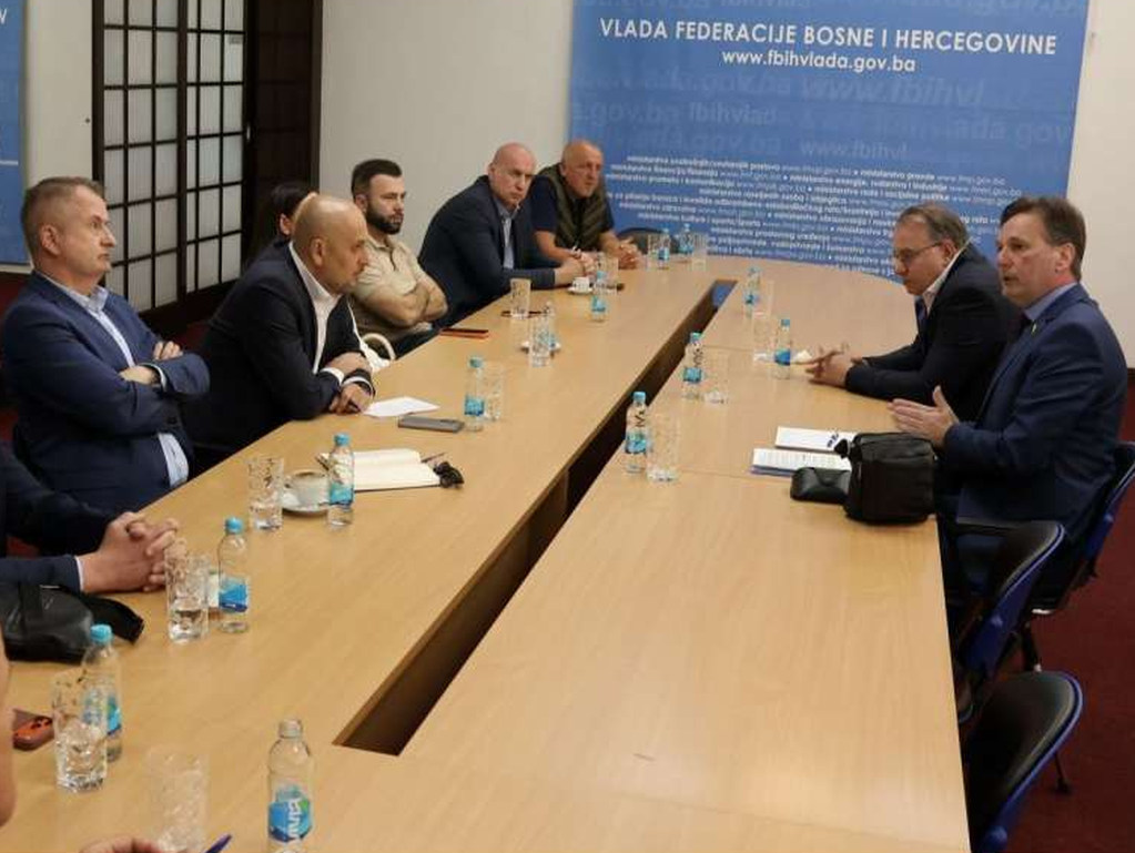 Nikšić i Hrnjić se sastali sa predstavnicima mljekarske industrije