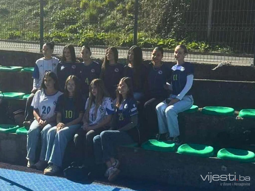 Okupljanje ispred škole u Srebrenici: "Dres BiH nam neće zabraniti"