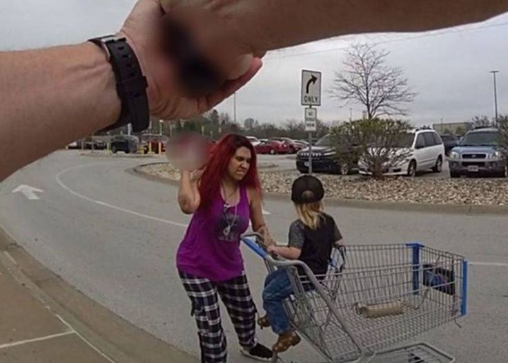 Policija u SAD ubila ženu jer je nožem napala dijete u prodavnici