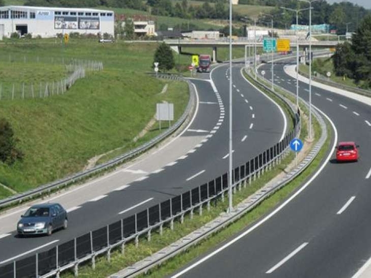 Povoljni uslovi za vožnju u BiH, oprez zbog radova na više putnih pravaca