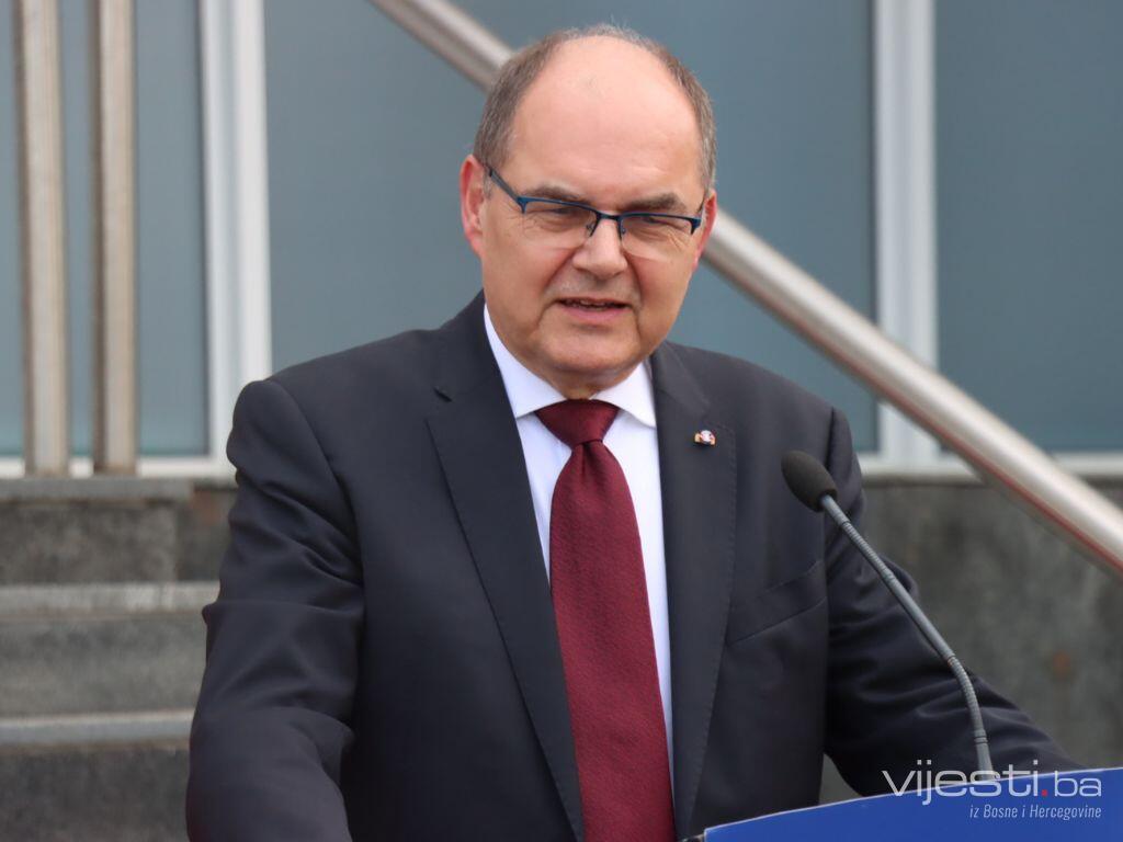 Schmidt: Domaći političari blokiraju milijardu eura za BiH