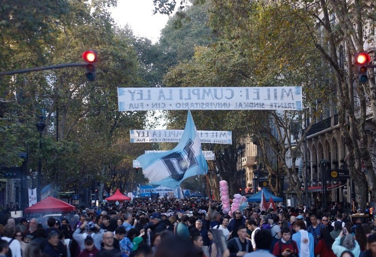 Stotine hiljada Argentinaca na ulicama: Građani brane besplatno obrazovanje