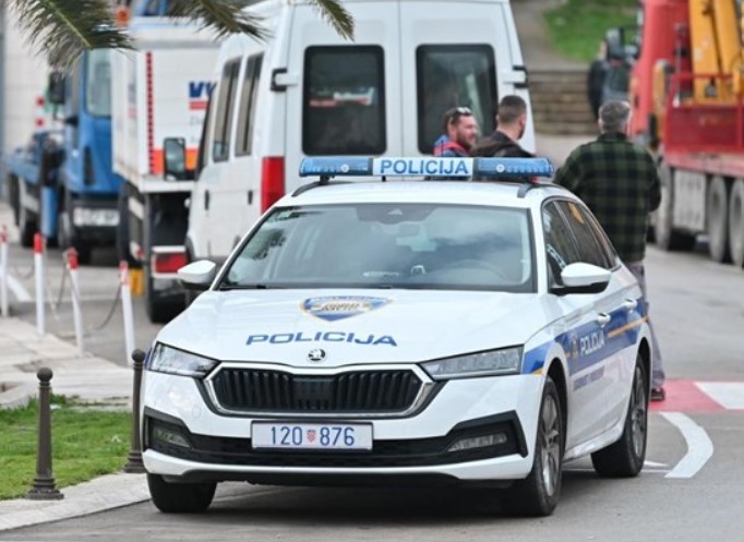 U Makarskoj preminula žena nakon što ju je muškarac gurnuo na ulici