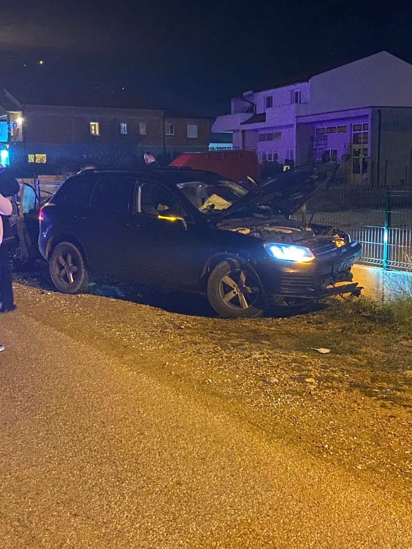 Te Ak Sudar U Mostaru Od Siline Udara Jedan Automobil Potpuno Uni Ten