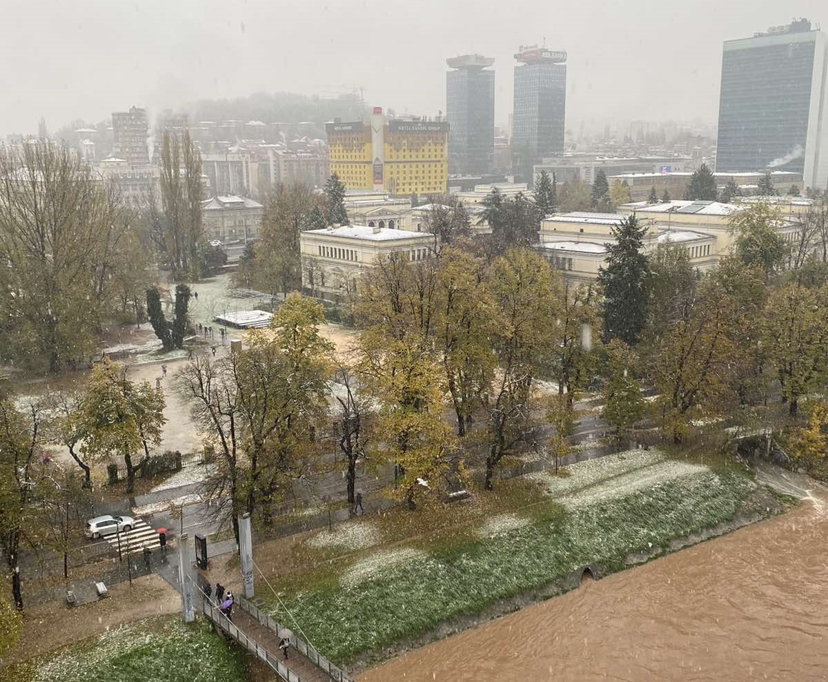 Video Foto Građani se probudili uz bijeli prekrivač Pao prvi snijeg