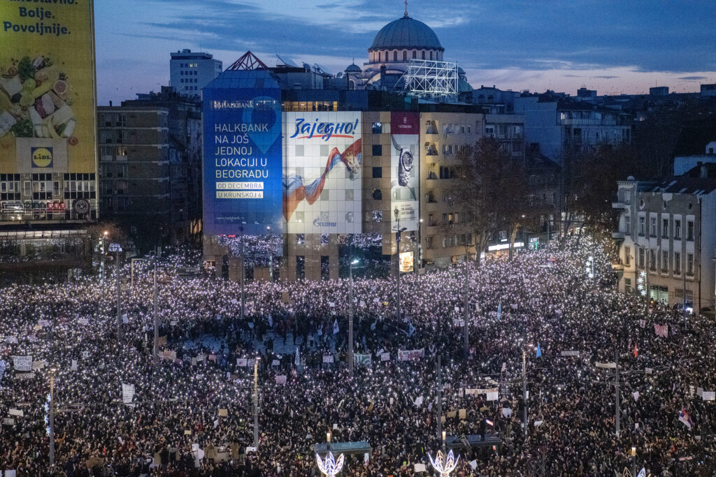 AFP: Raste napetost u Srbiji pred protest u subotu