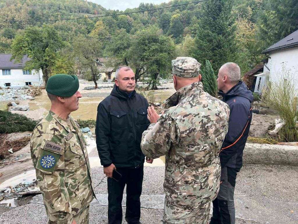 Ahmić i Stich obišli pripadnike OS BiH u Kiseljaku i Fojnici