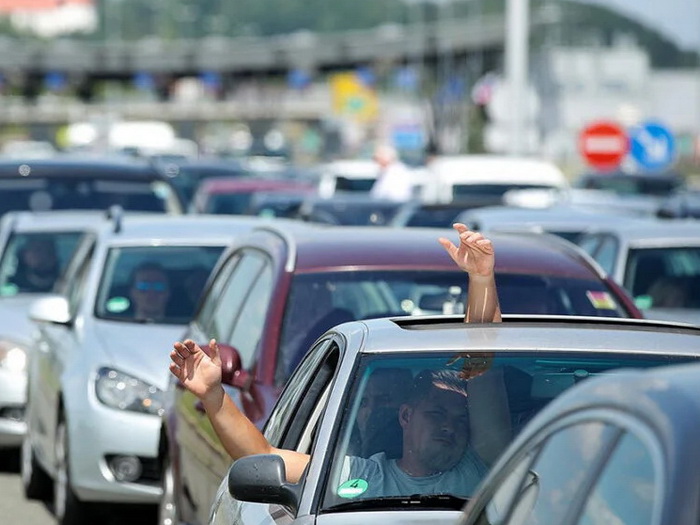 Apel vozačima da tokom vožnje budu maksimalno oprezni zbog visokih temperatura