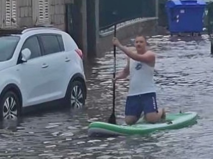 Apokaliptične scene iz Dubrovnika: Auta potopljena, voda u kućama...