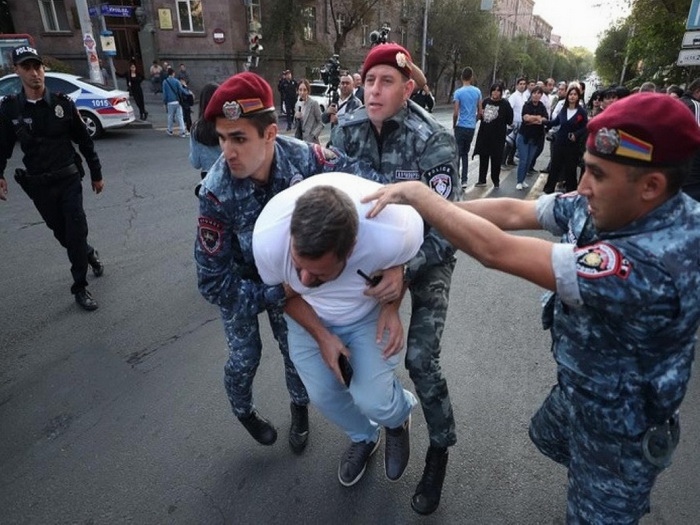 Armenska policija privela 137 demonstranata