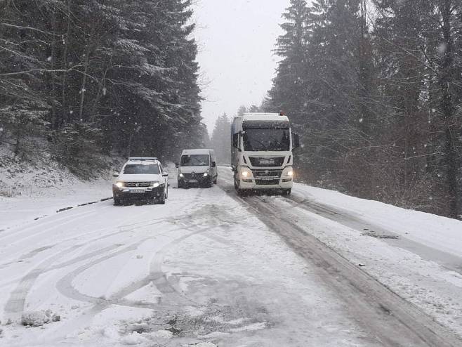 Auto-putevima u RS-u u naredna 24 sata neće voziti kamioni i druga teretna vozila