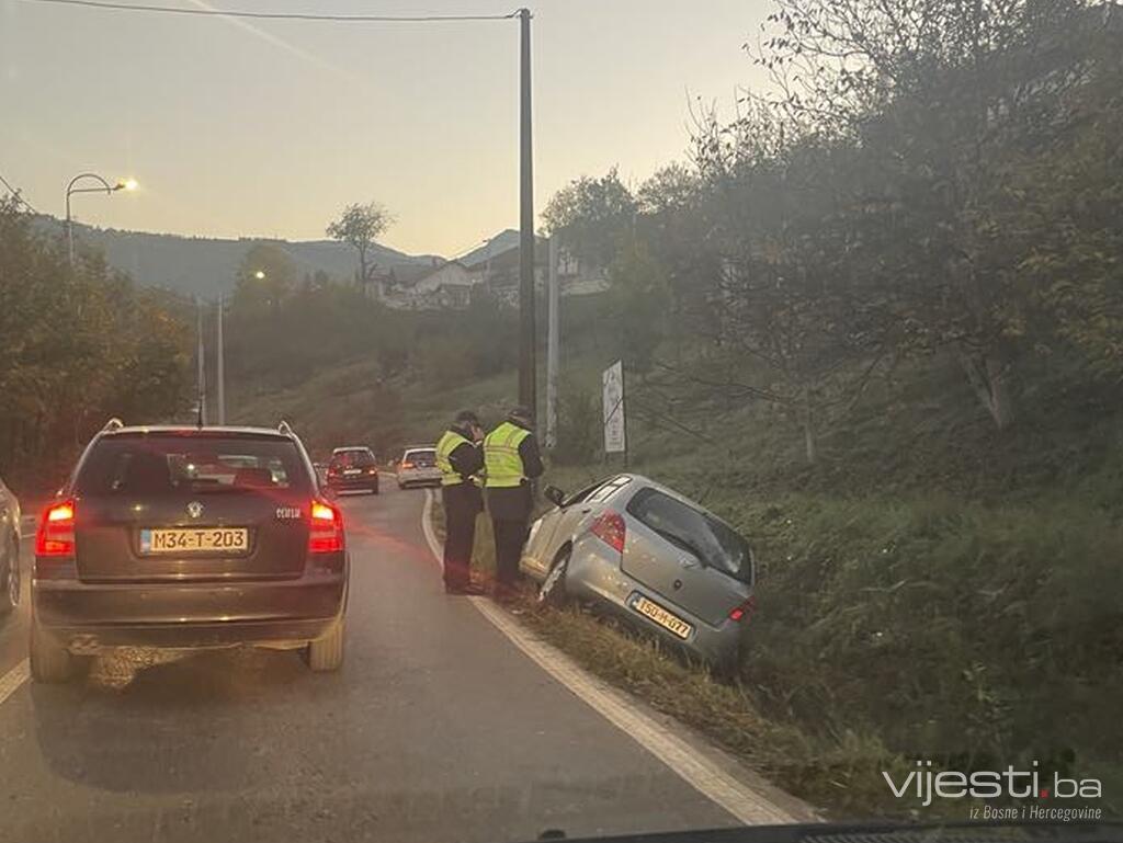 Automobil izletio sa ceste, stvorile se gužve