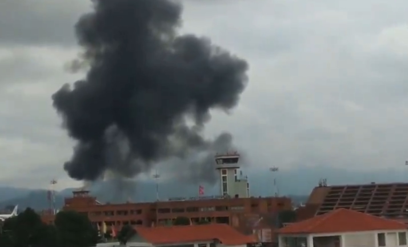 Avion sa 19 ljudi se srušio u Nepalu