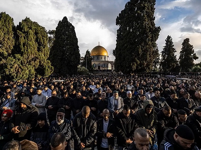 Bajram-namaz u Al-Aksi klanjalo više od 60.000 vjernika