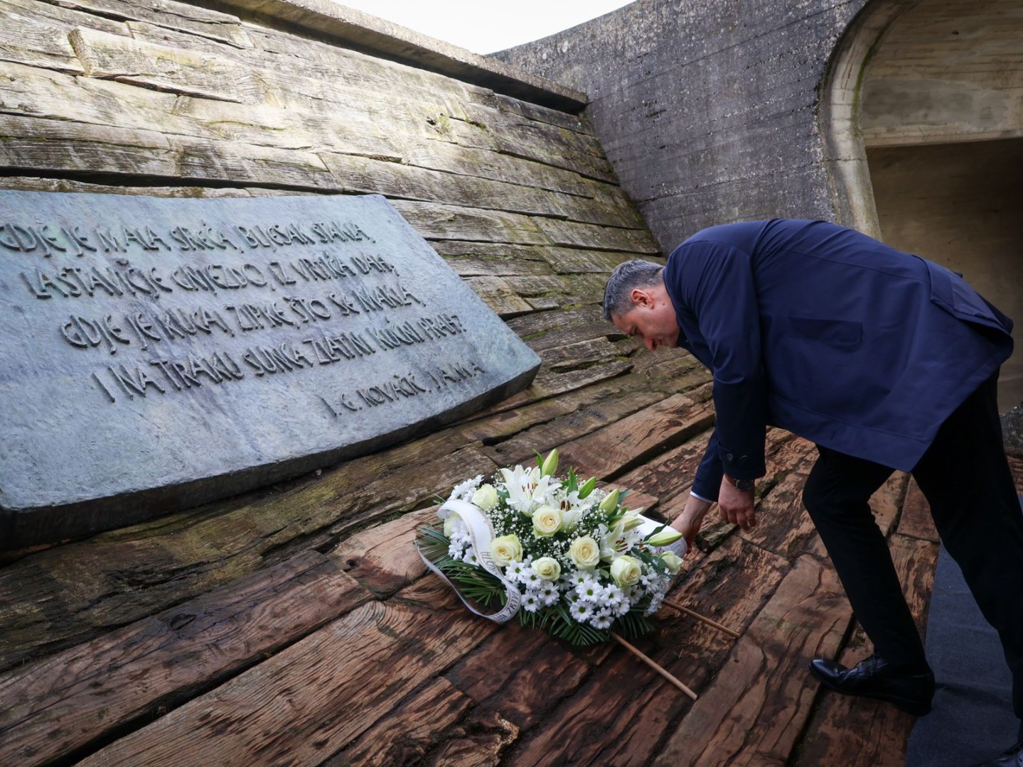 Bećirović posjetio Jasenovac: Antifašisti su obnovili BiH, ponosni smo zbog toga