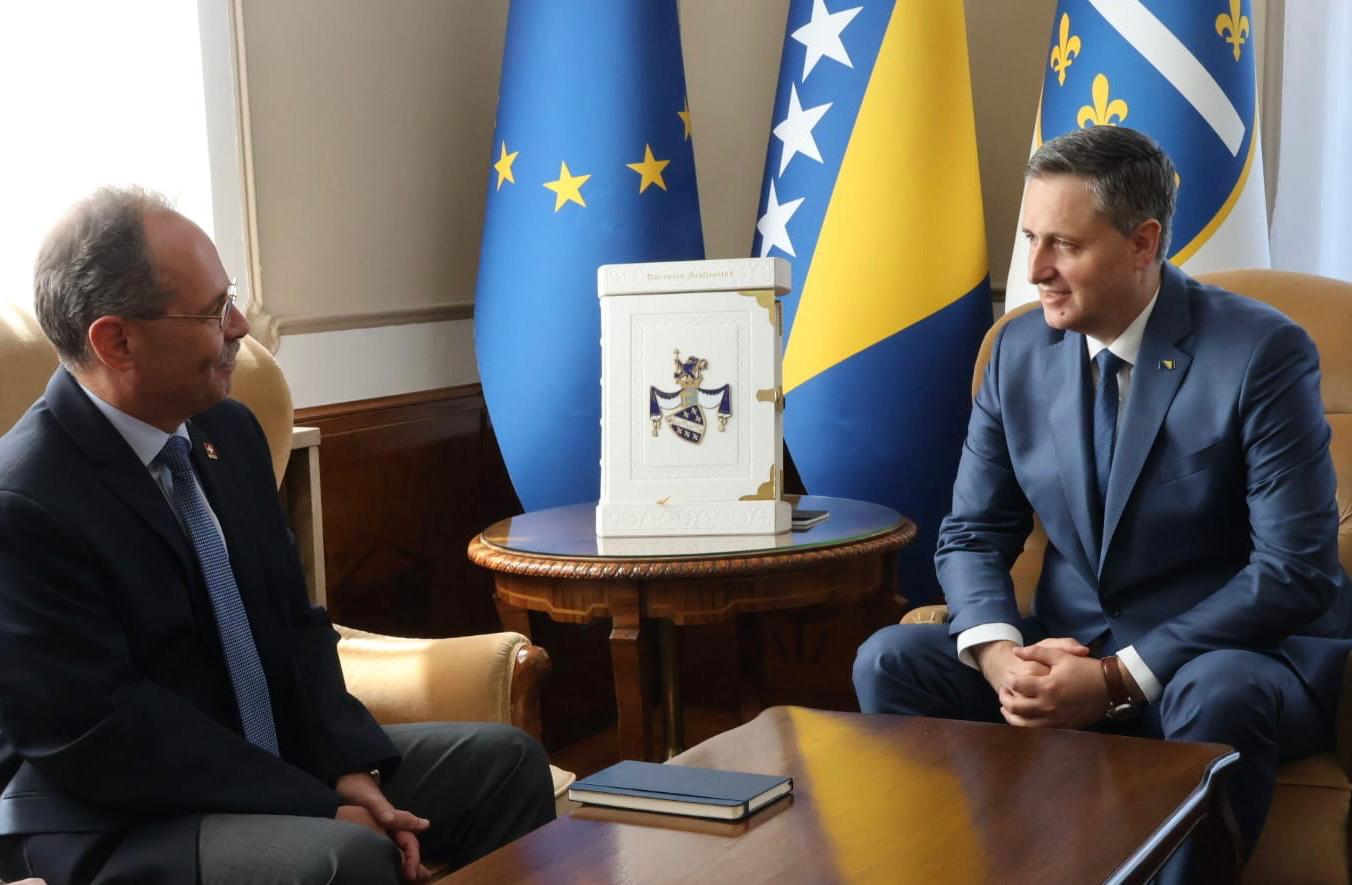 Bećirović primio u oproštajnu posjetu ambasadora Švicarske u BiH Daniela Hunna