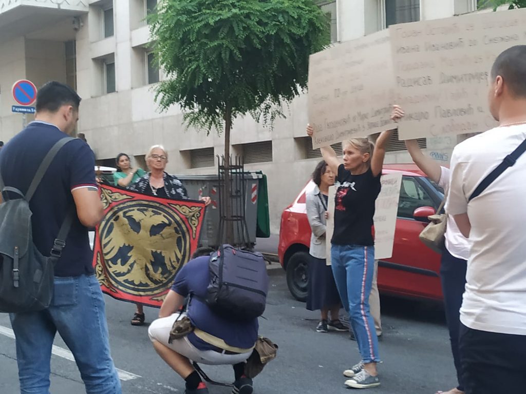 Beograd: Na otvaranju izložbe 'Duša Srebrenice' skandirali Mladiću