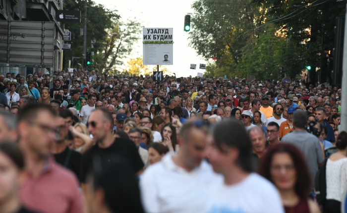 U Beogradu novi protesti: Skandiranje 'ostavke, ostavke'