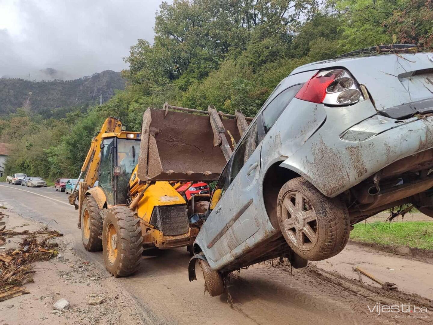 Besplatne usluge za građane čija su vozila oštećena u poplavama