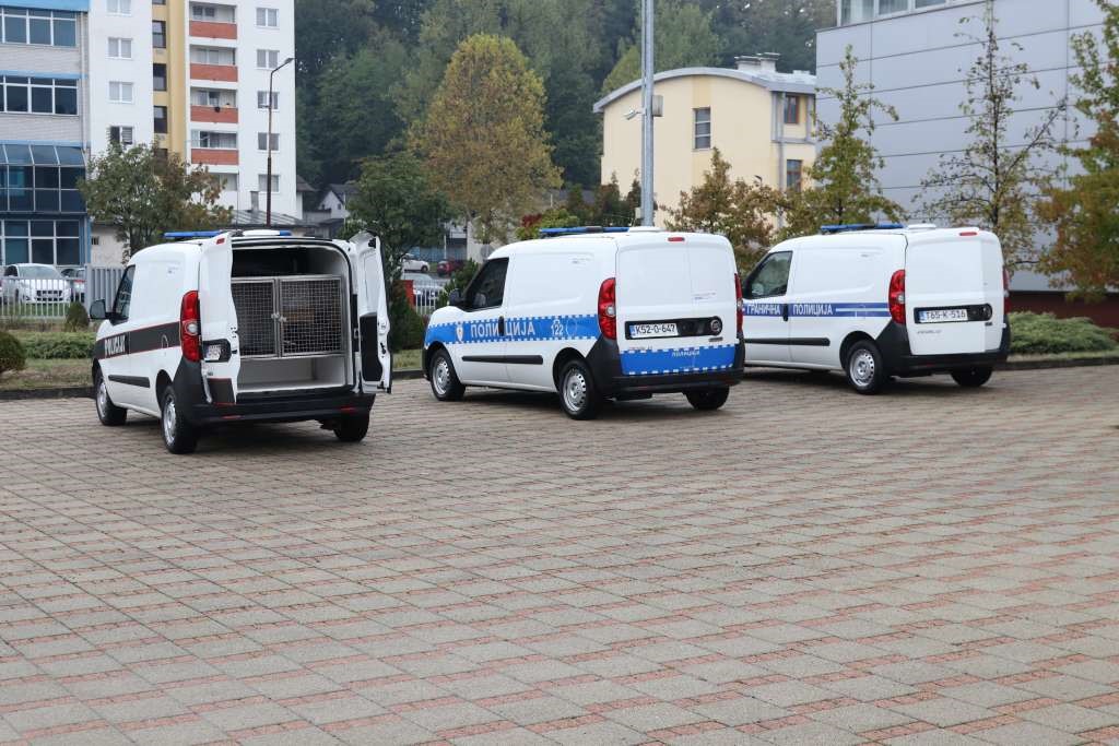 Bh. agencijama za provođenje zakona donirana oprema za službene policijske pse