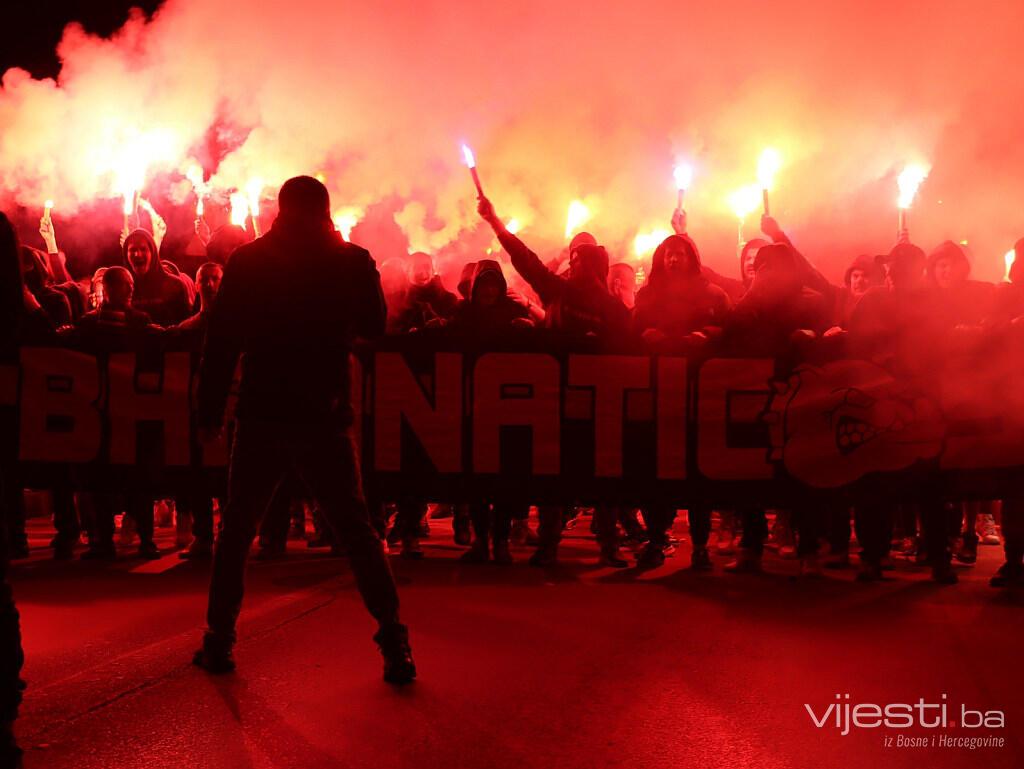 BH Fanaticosi u korteu krenuli na stadion, slijedi 90 minuta velike podrške!