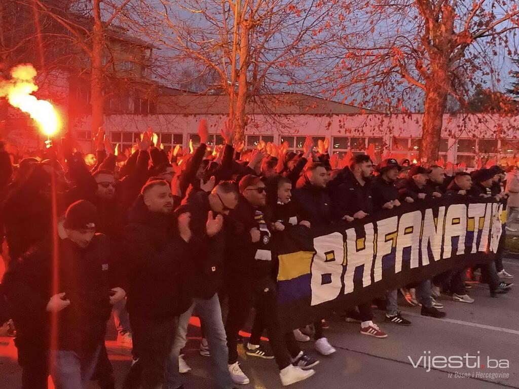 BH Fanaticosi u korteu: "Volim te Bosno" ori se Tuzlom