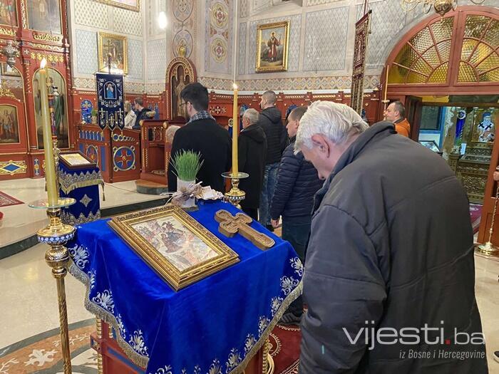 Božićna liturgija u tuzlanskom hramu Uspenja Presvete Bogorodice