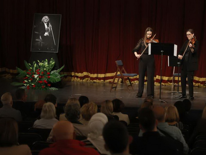 Brojni poštovaoci djela Dževada Šabanagića oprostili se od tog vrsnog violiniste, pedagoga i čovjeka