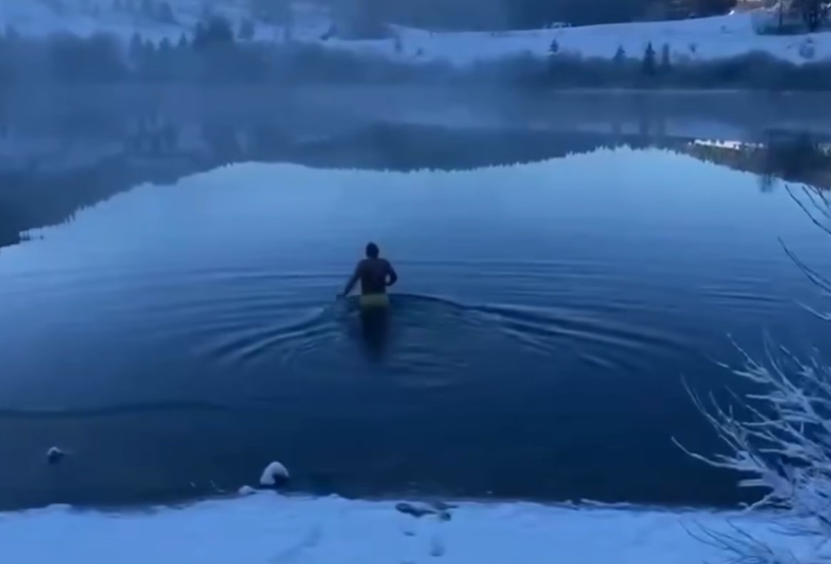 Bugojanci plivali na -15°C i otvorili sezonu kupanja