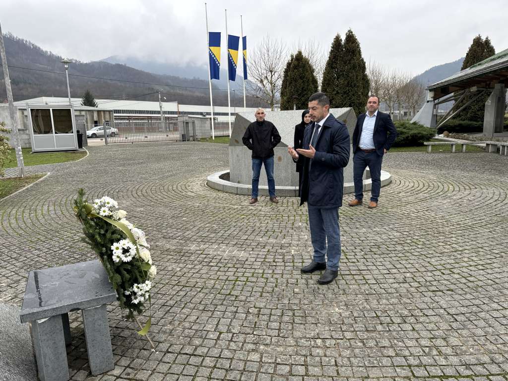 Bulčević započeo mandat posjetom Memorijalnom centru Potočari