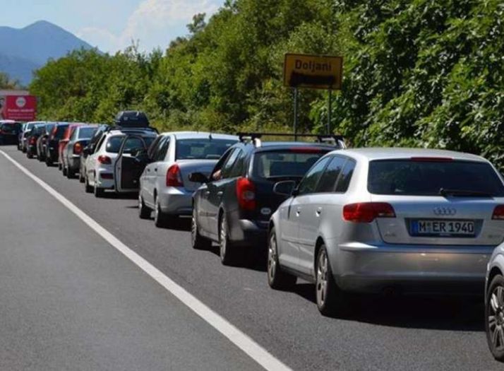 Čekanja na granici BiH i Hrvatske duža od pola sata