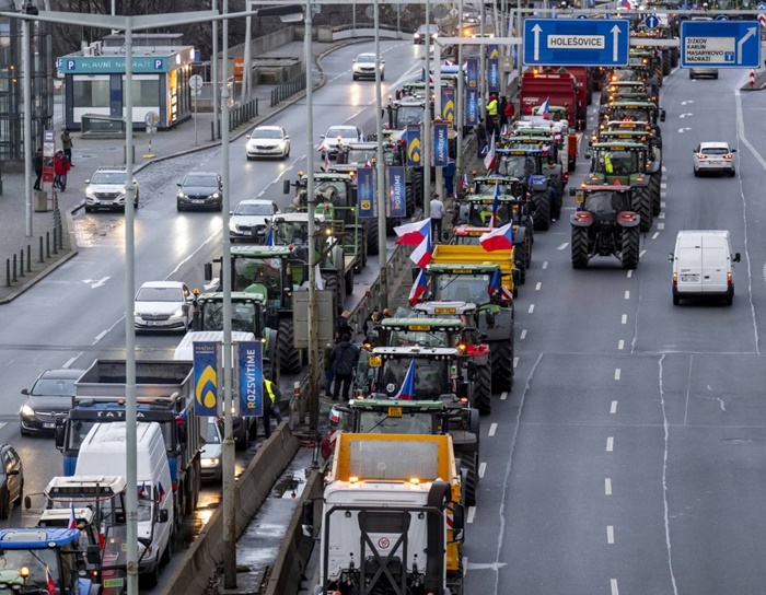 Češki farmeri traktorima blokirali centar Praga