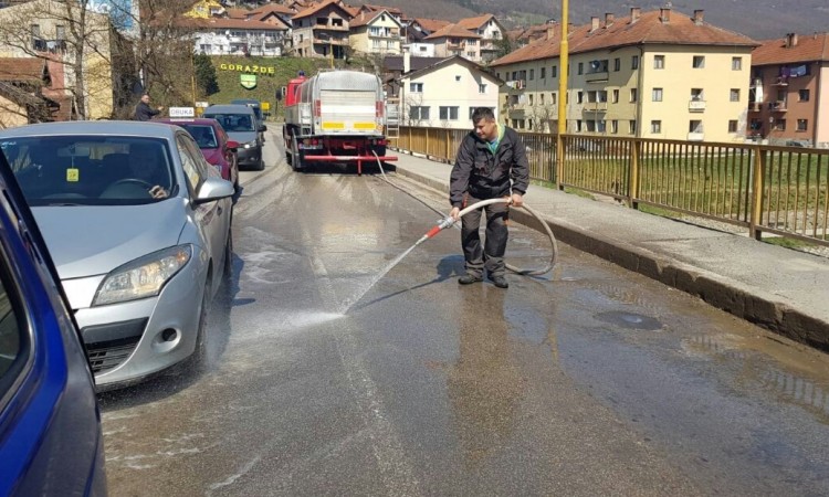 Čišćenje i pranje ulica na području KS se nastavlja