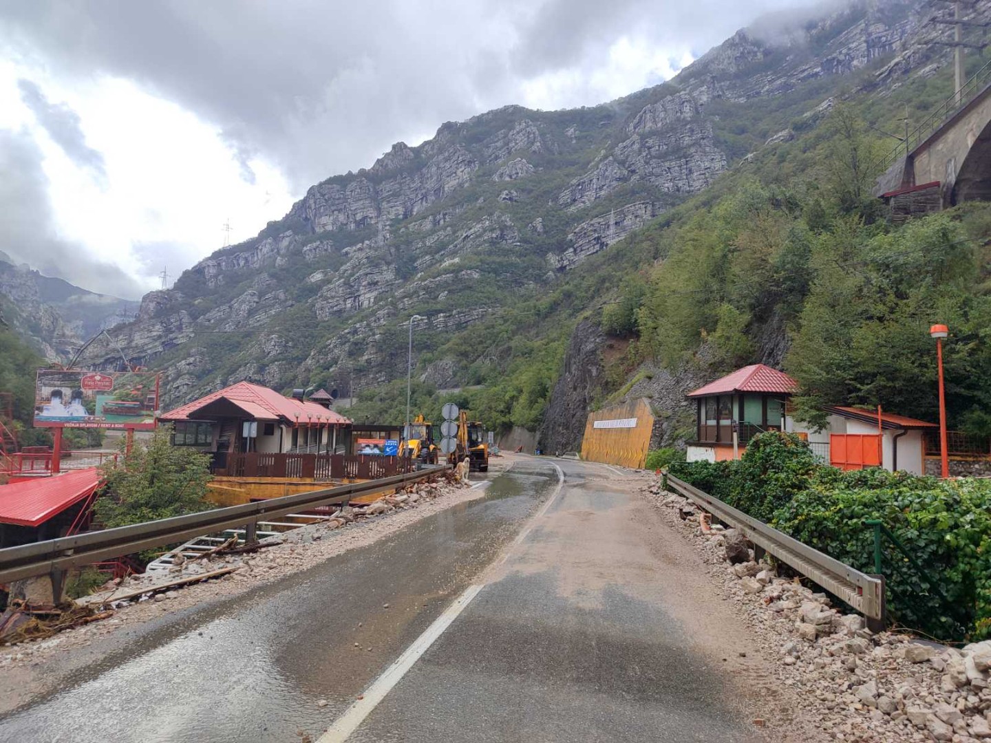 Čisti se cesta u Donjoj Jablanici, napredak brži od očekivanog