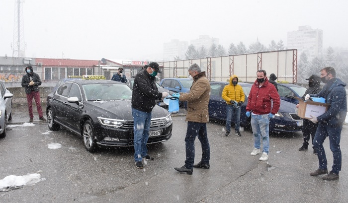 Članovi „Sarajevo-taxija“ sa volonterima Crvenog križa će pomagati najugroženijoj kategoriji stanovništva