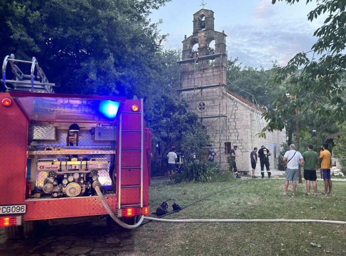 Crna Gora: Požar na pravoslavnoj crkvi, šteta je ogromna