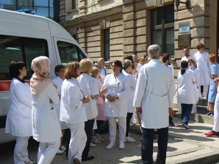 Danas protest zdravstvenih radnika u KS