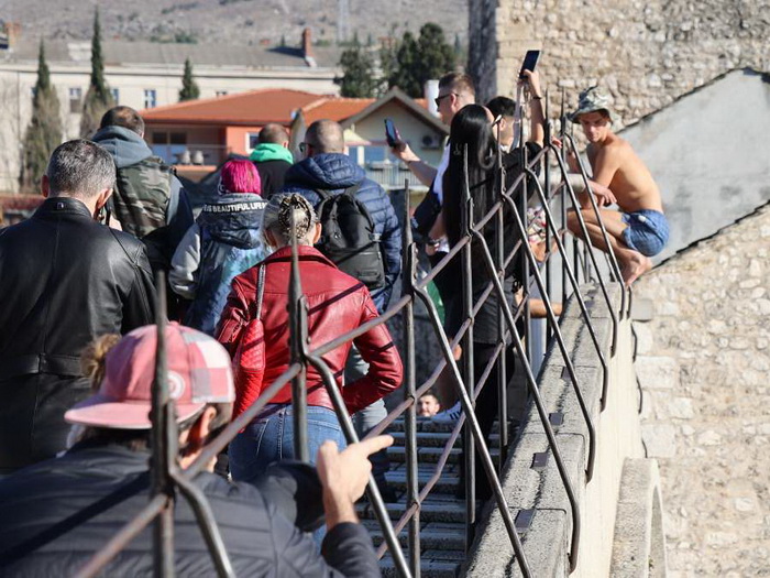 Danas u BiH pretežno sunčano vrijeme, temperature od 14 do 20, na jugu do 25 stepeni