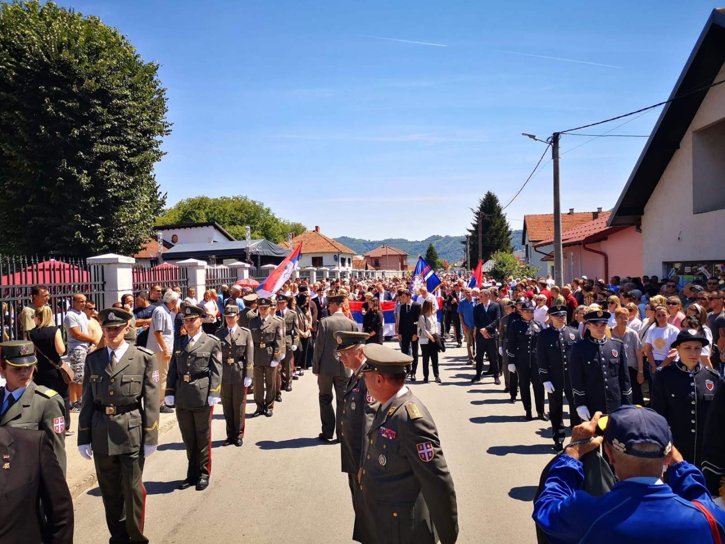 Defilei u Prijedoru i Bratuncu: Srbija direktno prekršila Dejton