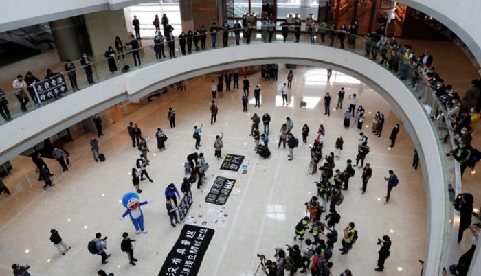 Demonstranti se okupili u tržnom centru u Hong Kongu