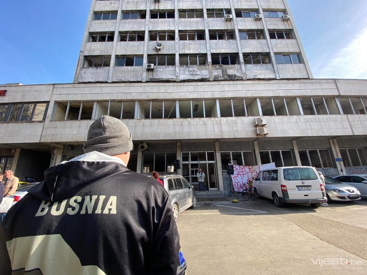 Foto / Deset godina od velikih protesta: Narodu je izgleda dobro