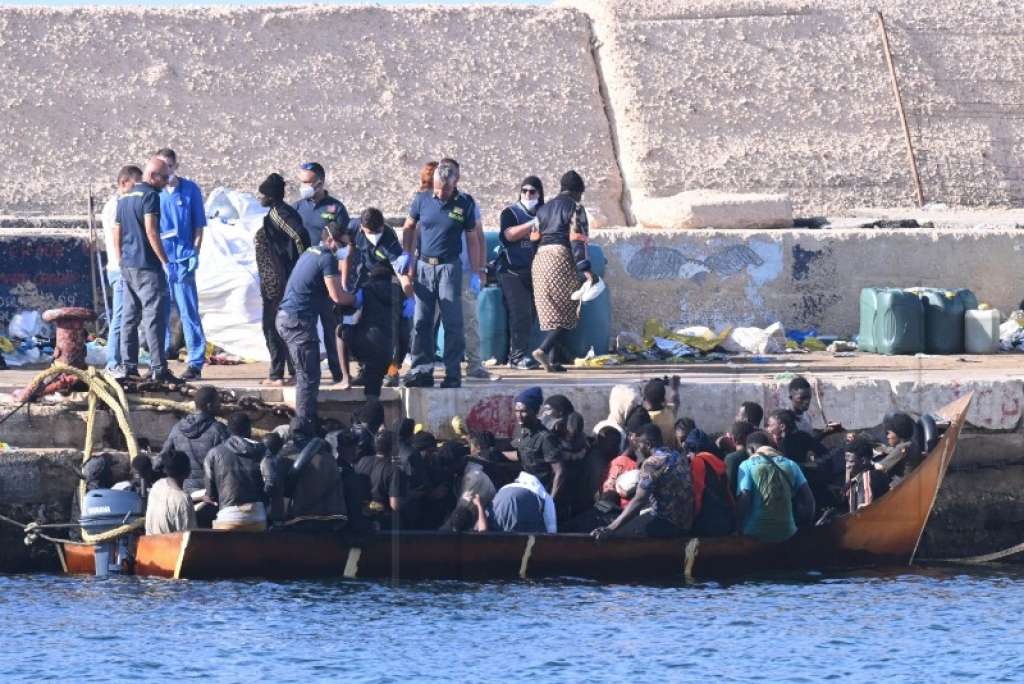 Devet migranata poginulo kod Kanarskih otoka, potraga za 48 nestalih