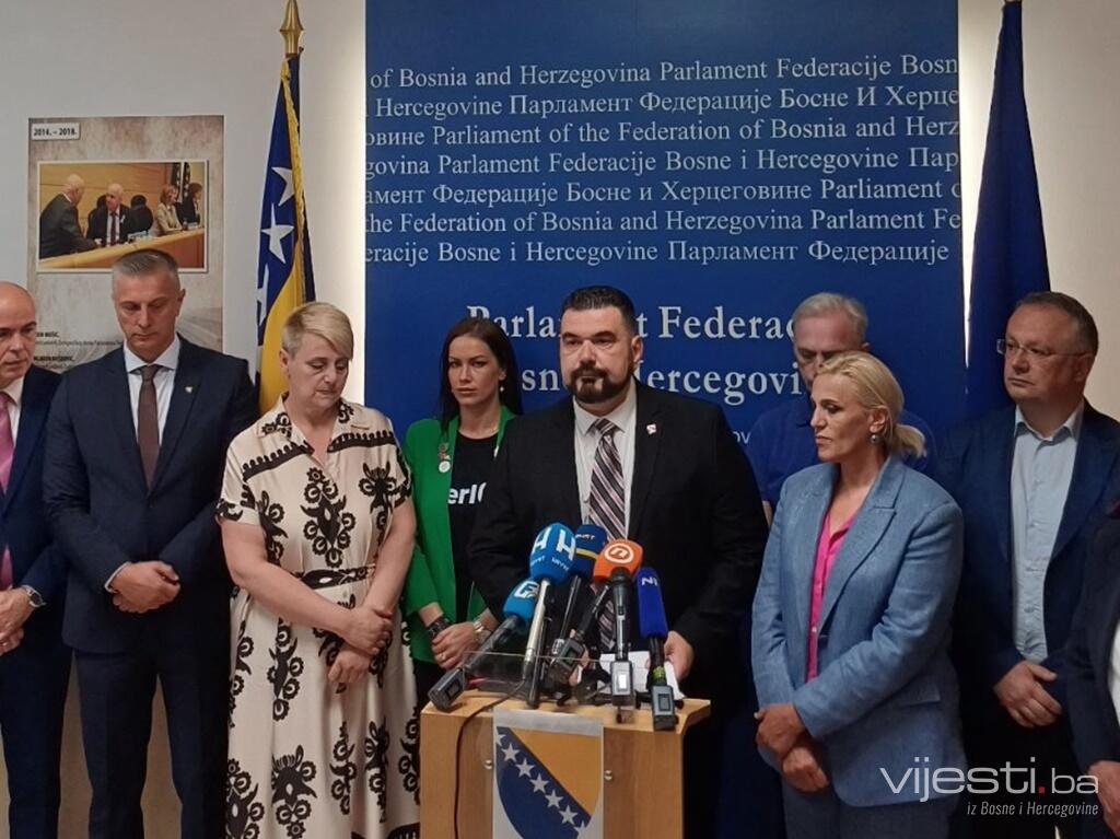DF traži ostavke: Venecijanska komisija dokazala - izbor Vukoje neustavan