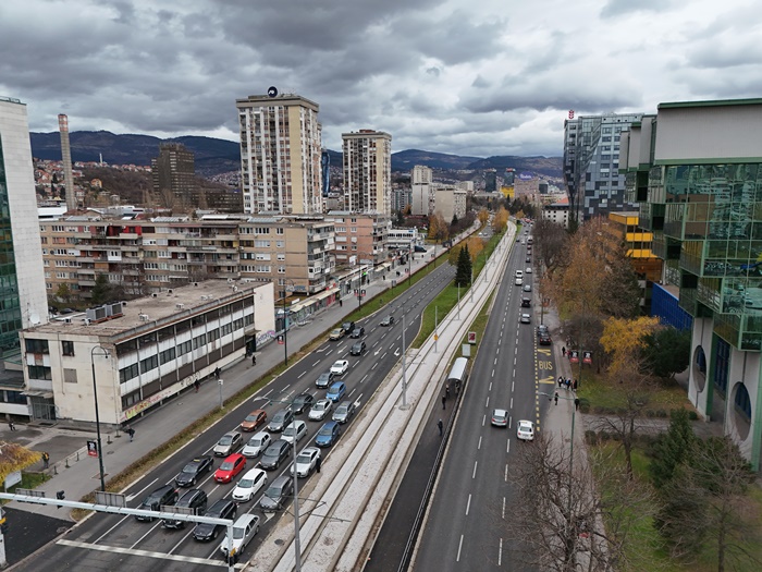 Uposlenici škole pogodovali nastavniku optuženom za bludne radnje