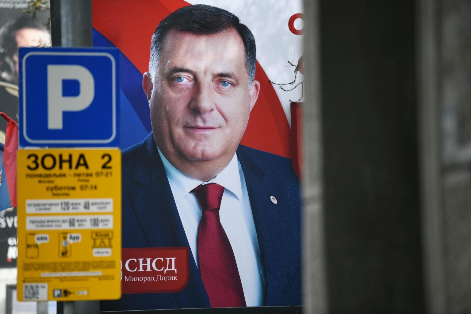 Dodik na bilbordima širom Beograda