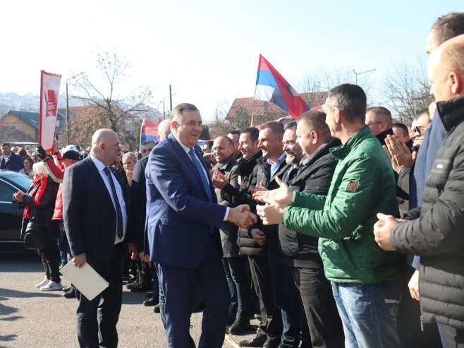 Dodik stigao na Sud BiH, dočekao ga veliki broj pristalica