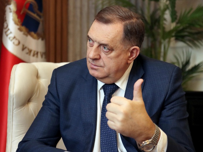 Dodik: Tuđa ruka svrab ne češe